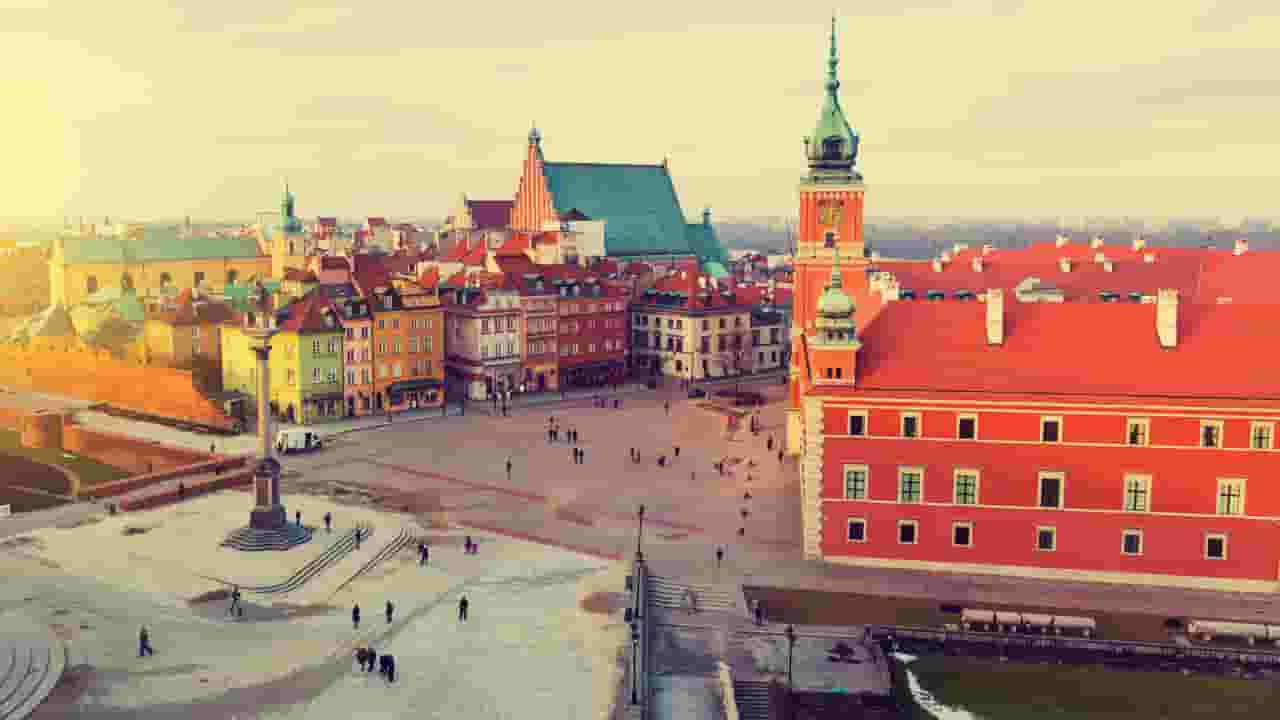 Find cheap flights to Warsaw from £253