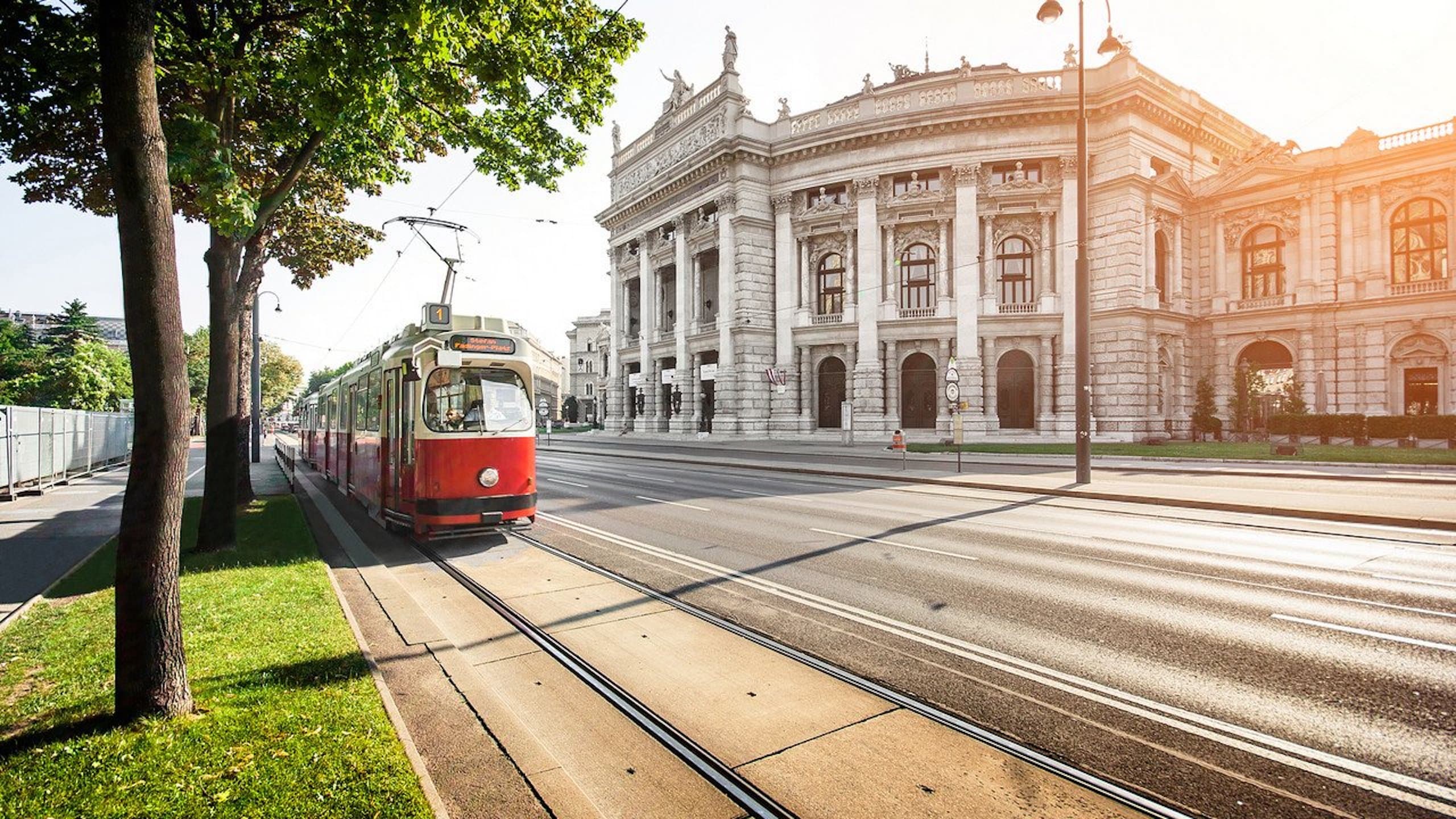 Cheap flights from Italy to Austria from £18