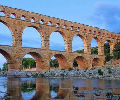 , - Nîmes