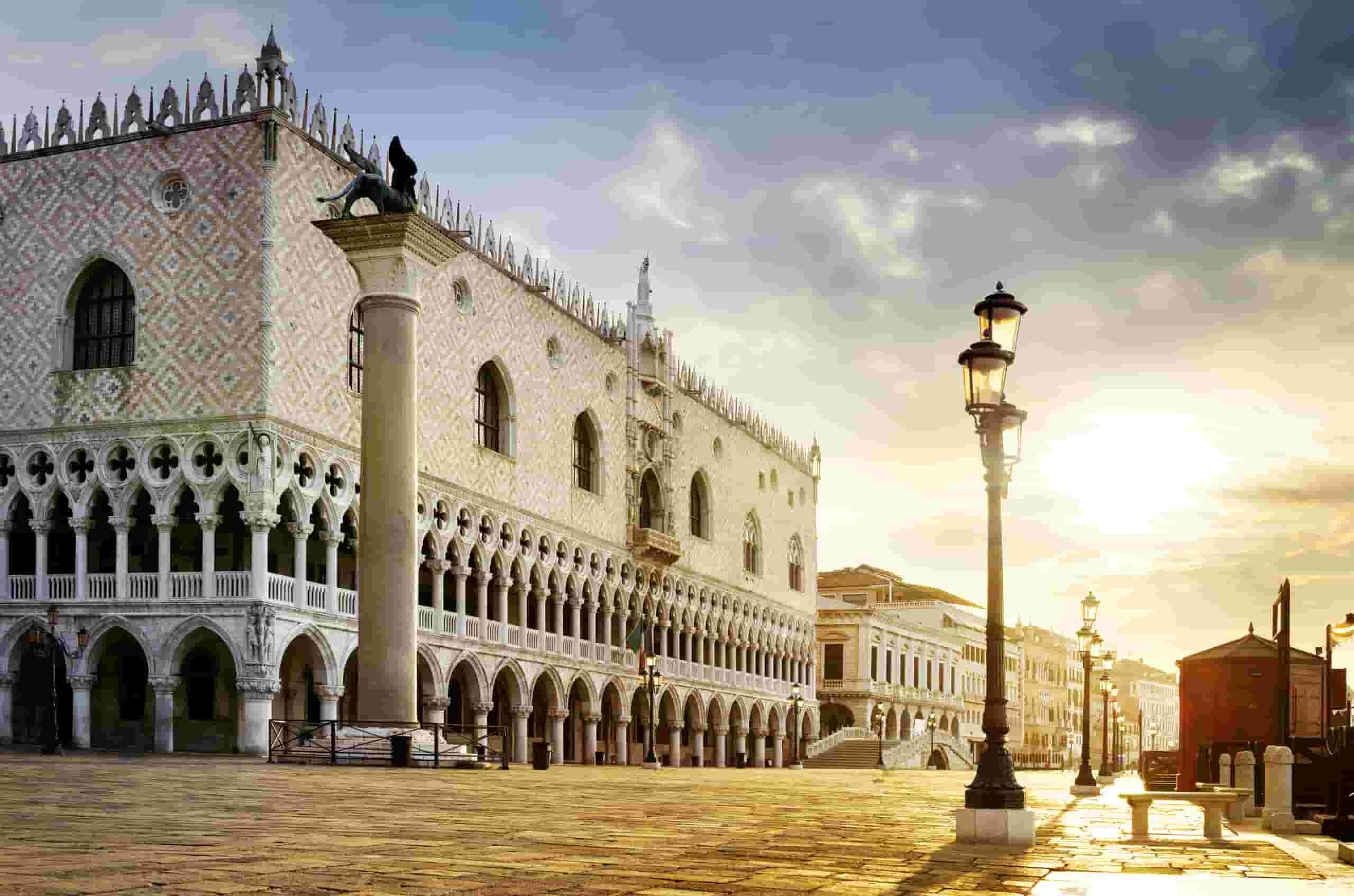 Cheap car rentals in Dodge City, United States