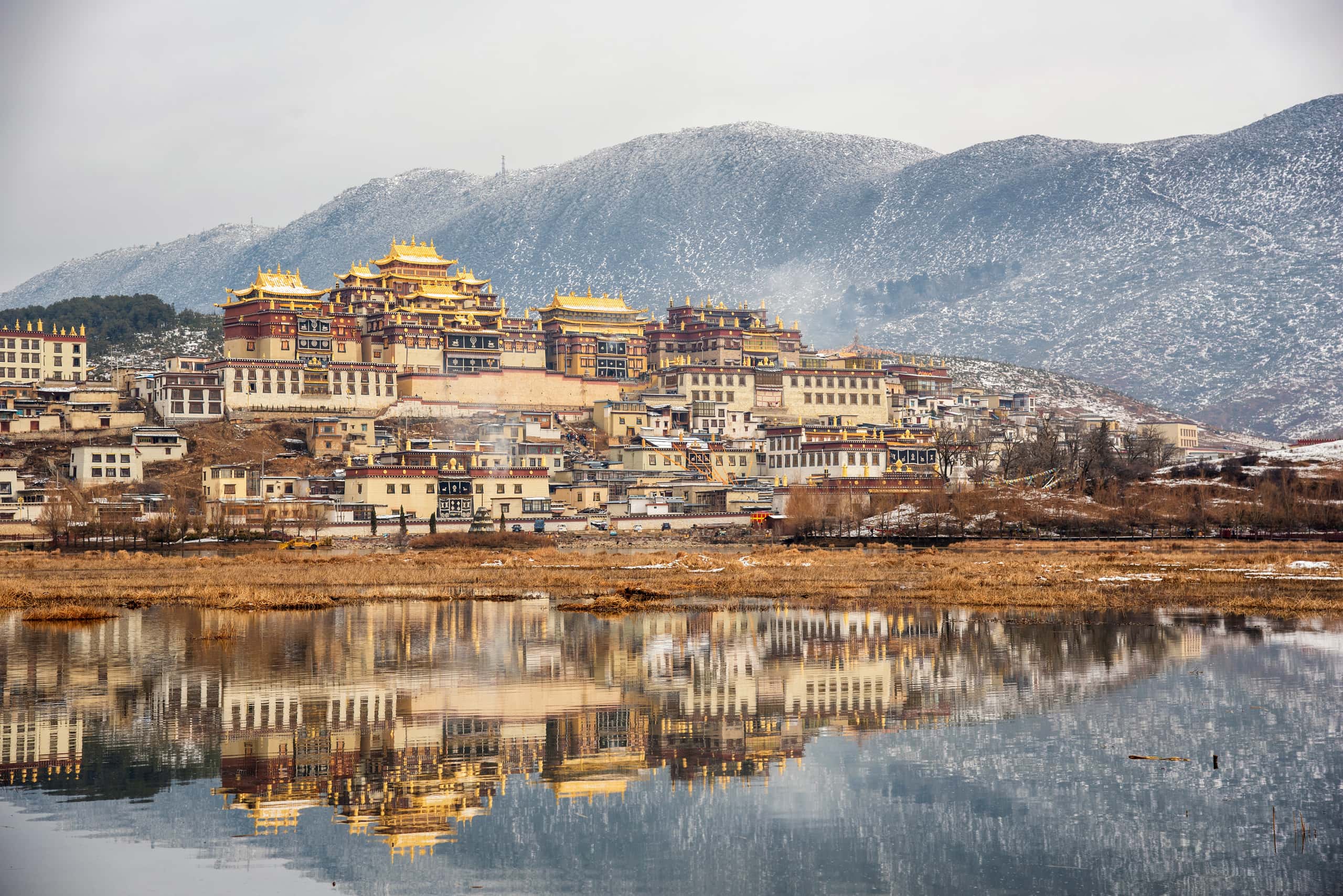 Cheap flights from Xi’an to Lhasa from $314