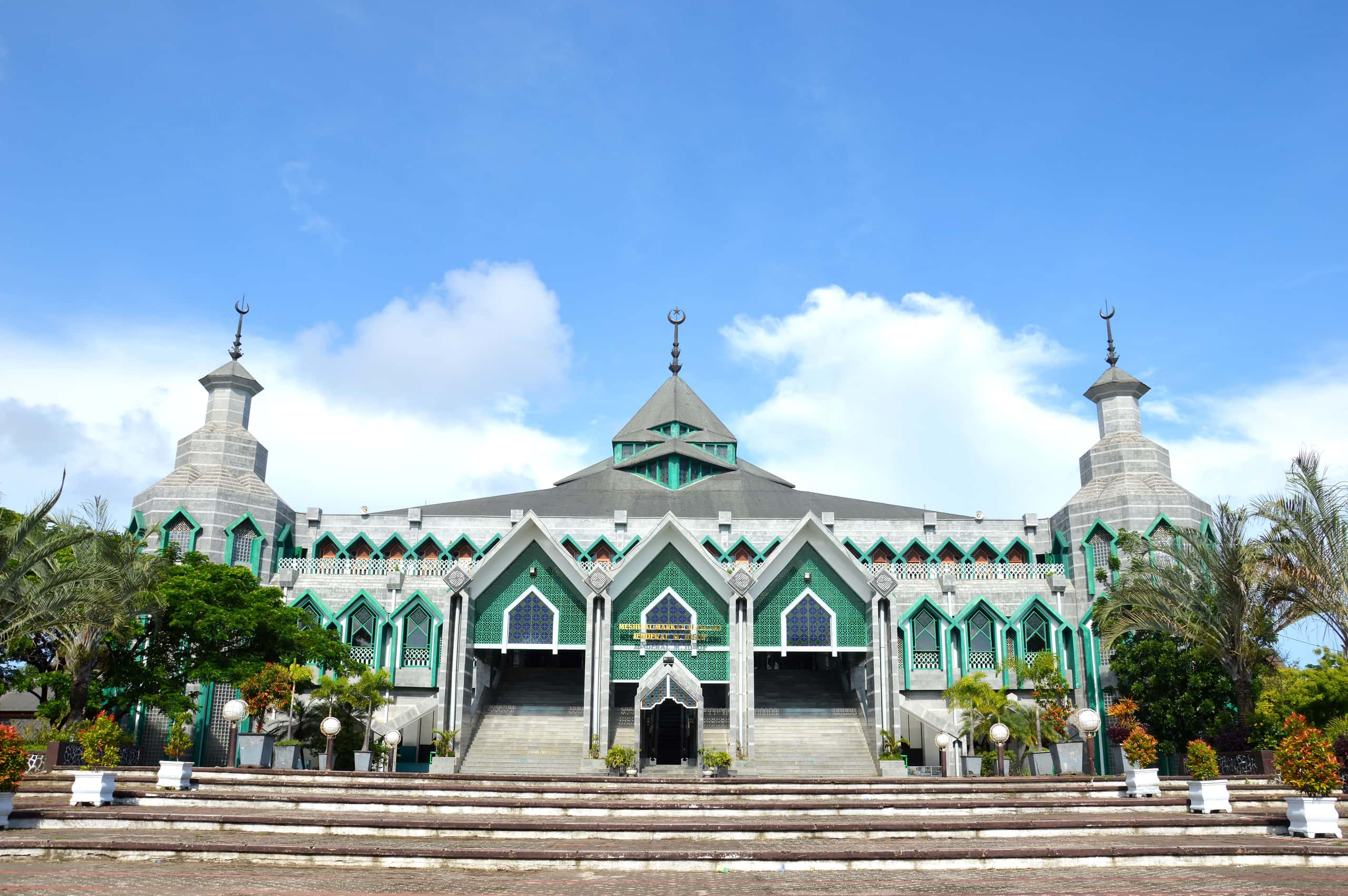 Cheap flights from Manado to Makassar from £67