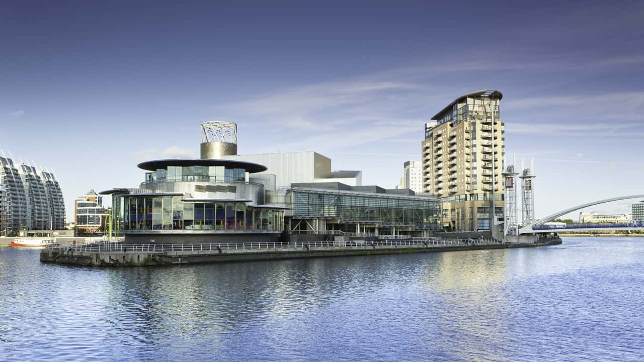 Cheap flights from Amsterdam to Manchester from £62