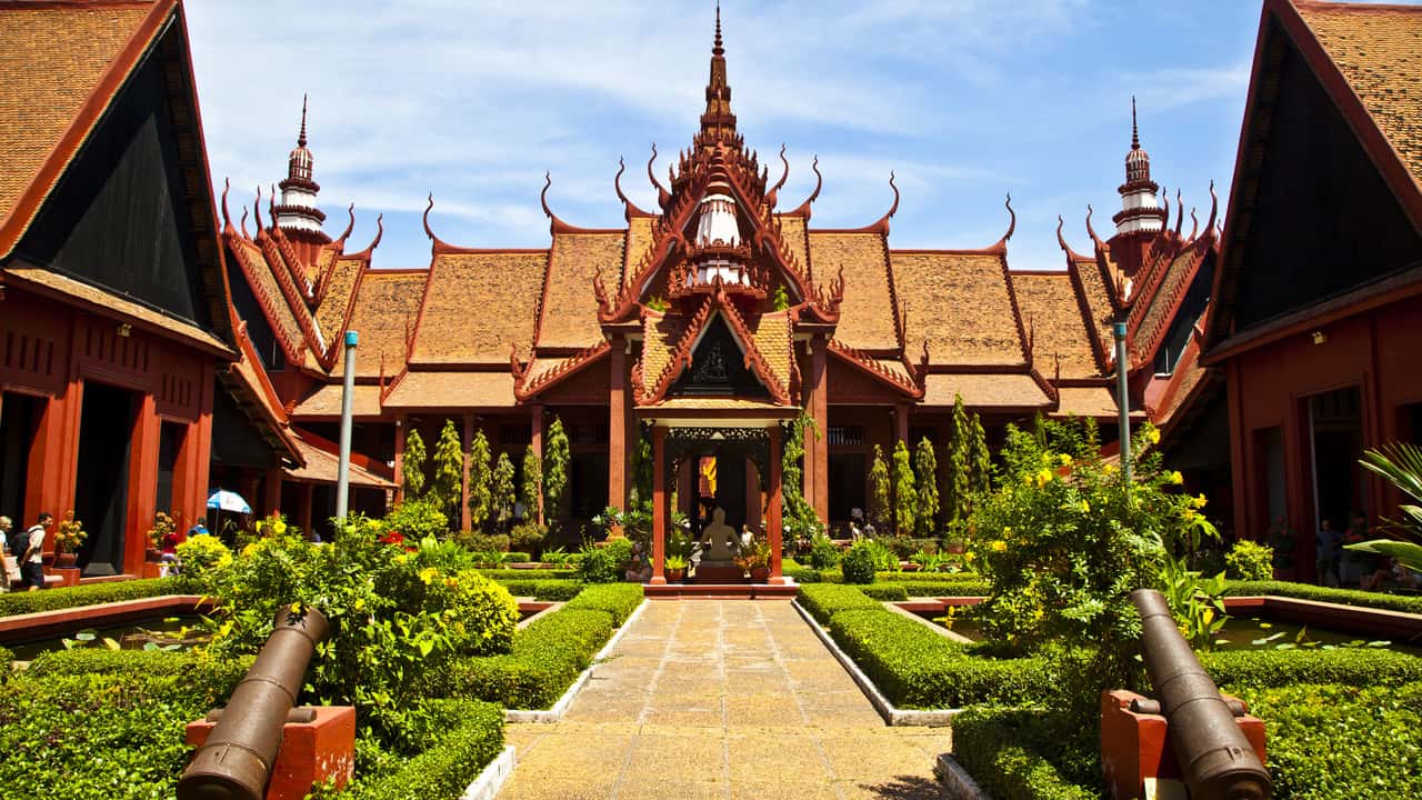 Cheap flights from Zhengzhou to Phnom Penh from $204
