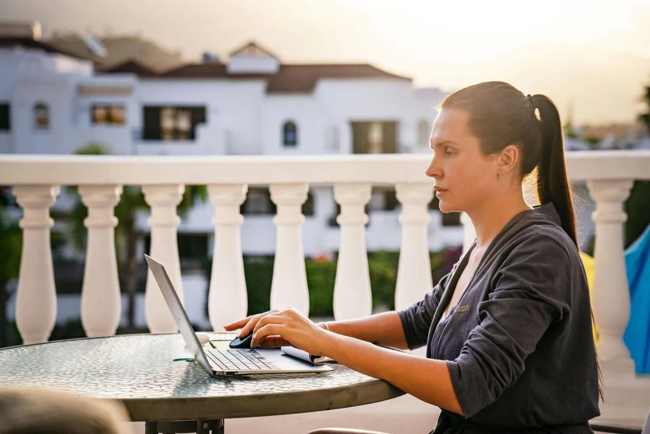 Teletrabajar y viajar: lo que nos cuentan las reseñas de Kiwi.com