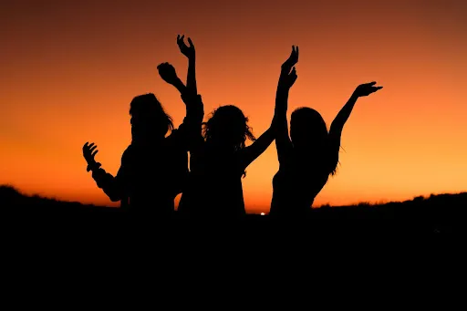 Kiwi.com Reviews: How to Actually Get the 2026 Girls’ Trip Out of the Group Chat